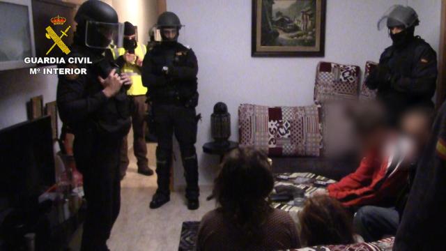 Intervención de las fuerzas de seguridad en la vivienda de los miembros de los yihadistas