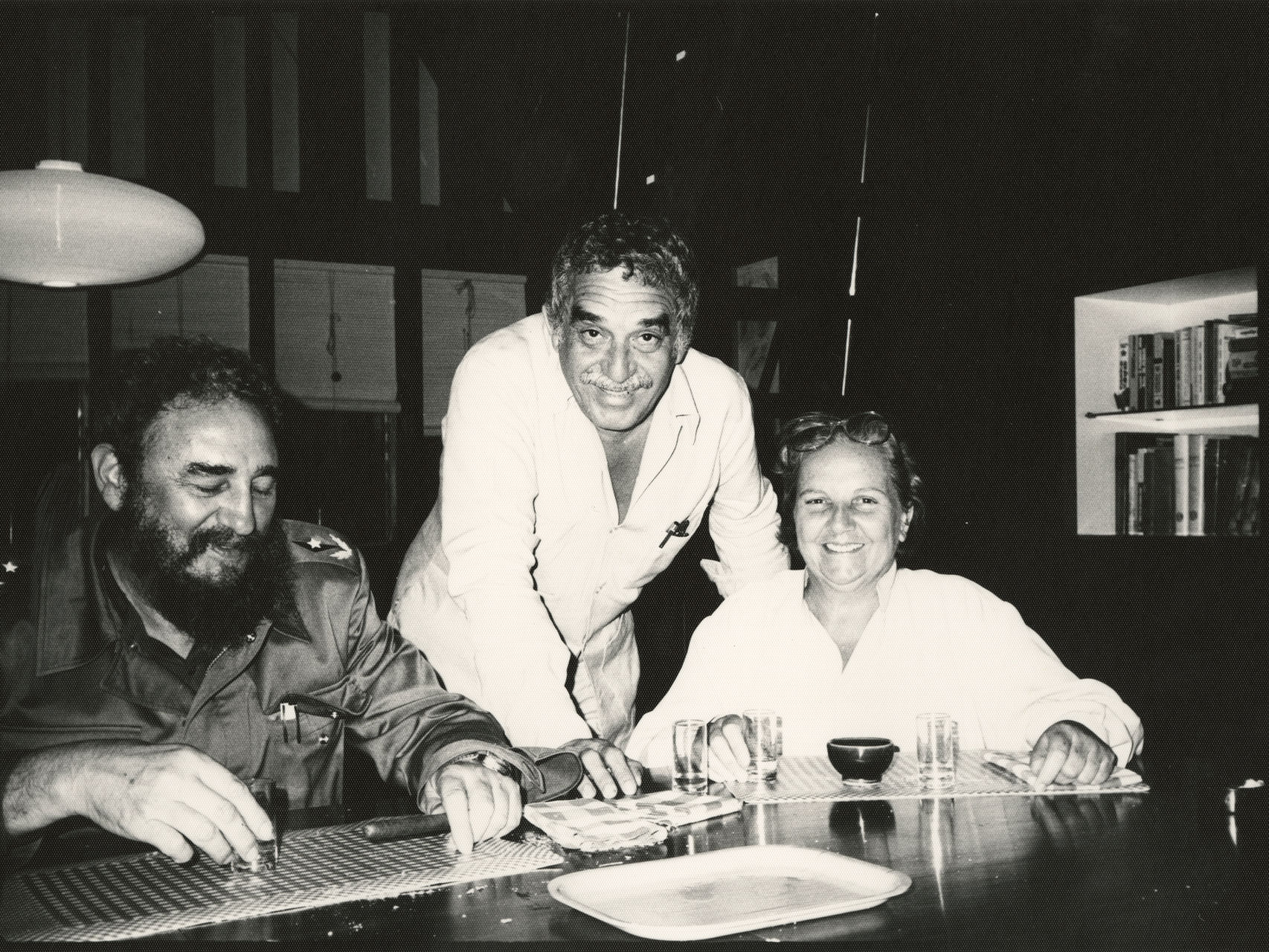 Fidel Castro, Gabo y Carmen Balcells, en La Habana, 1980.