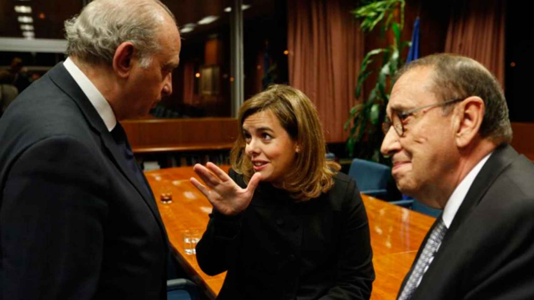 Fernández Díaz, Casals y Saénz de Santamaría, reunidos en La Razón con motivo del encuentro con J.R.Boch
