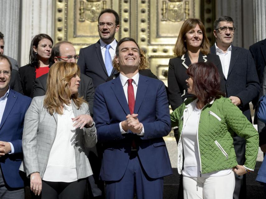 Sánchez, con sus barones en la presentación de la reforma de la Constitución.