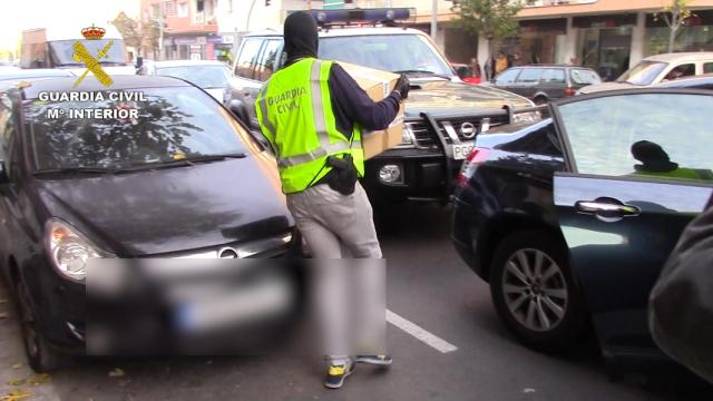 Operación de la Guardia Civil en Barcelona y Granollers donde detuvo a tres personas