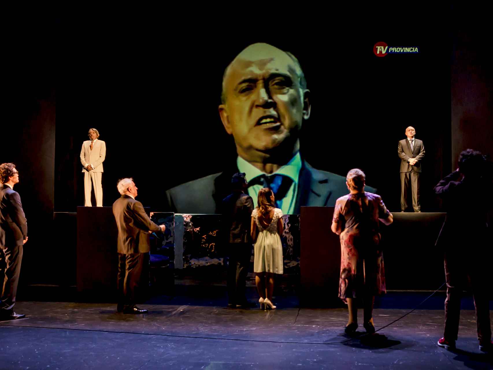 Una escena de Los caciques, producción de Siempre Teatro para el CDN