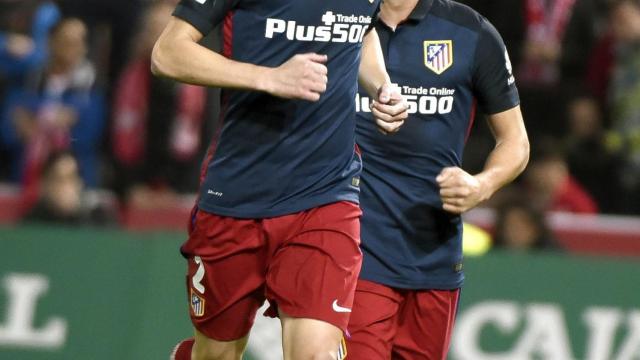 Godín celebra el gol ante el Granada. / EFE