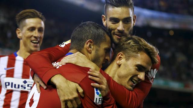 Koke, Griezmann y Carrasco celebran un gol.