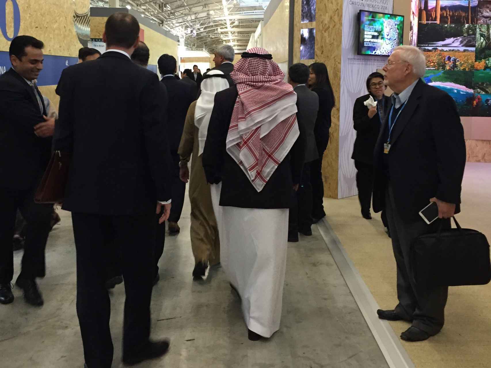 El ministro del Petróleo de Arabia Saudí y su séquito en la COP