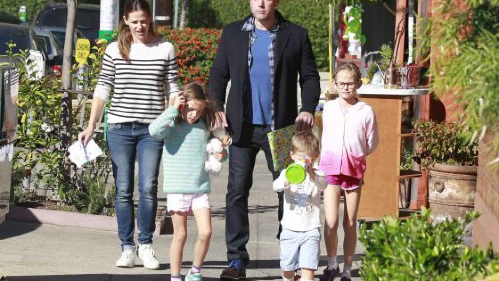 Ben Affleck y Jennifer Garner con sus hijos hace unas semanas