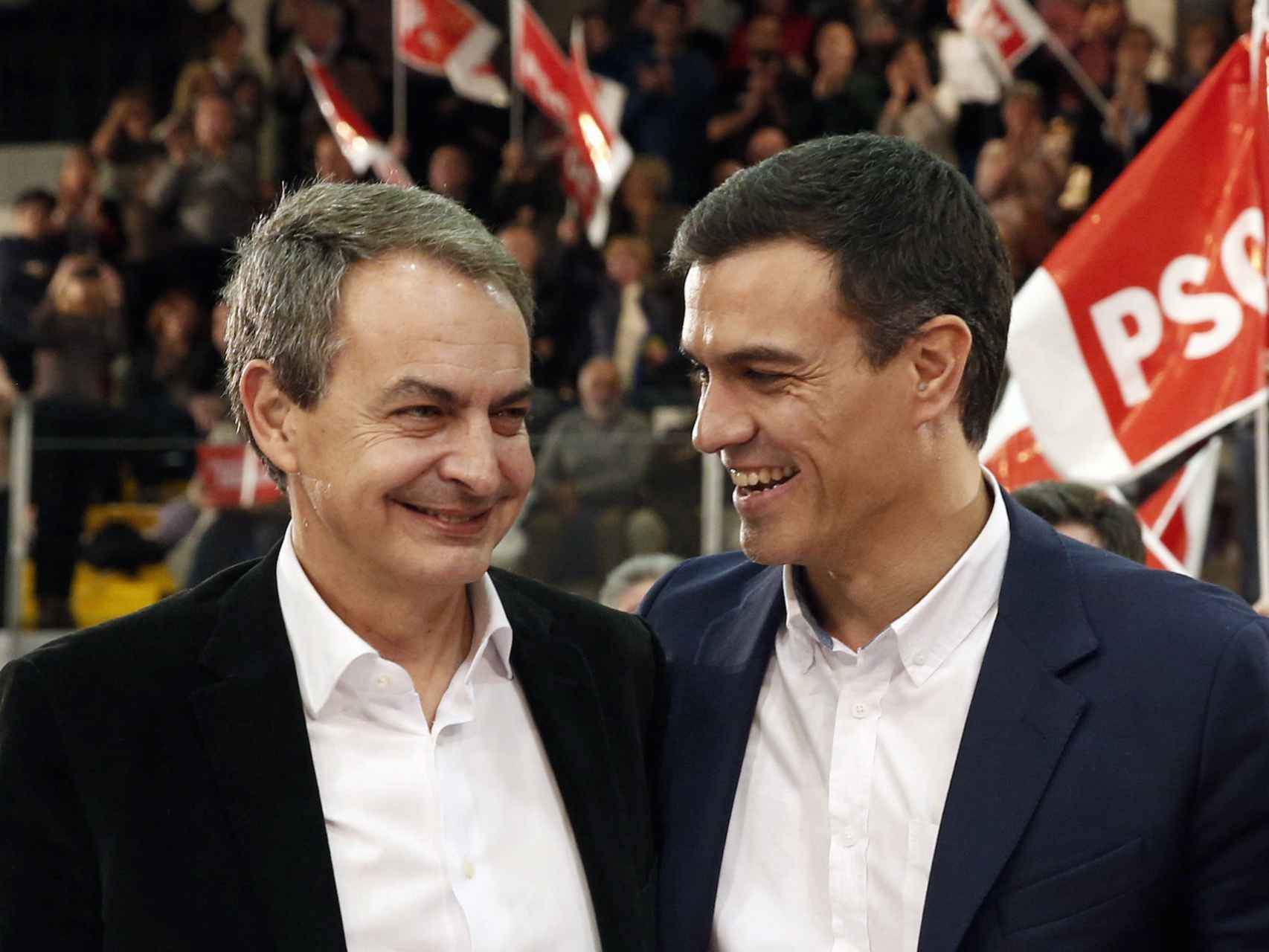 Zapatero, junto a Sánchez antes de que empezase el mitin en Gijón.