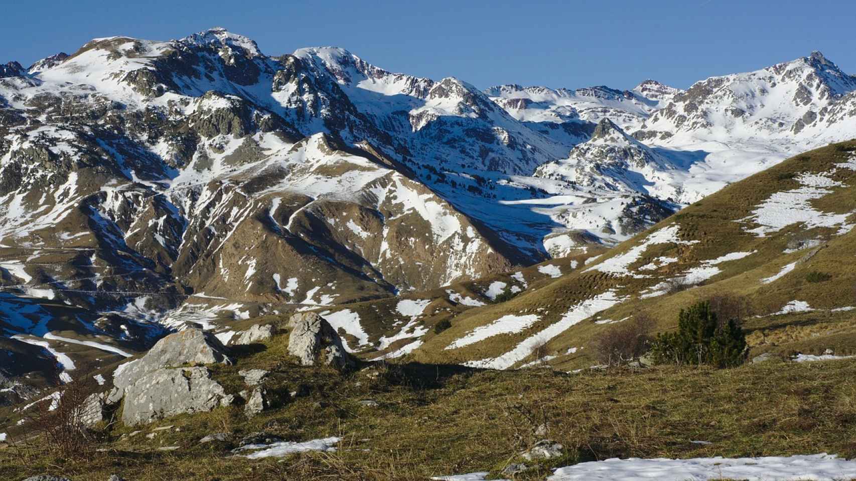 Montañas de los Pirineos, la barrera natural entre España y Francia.