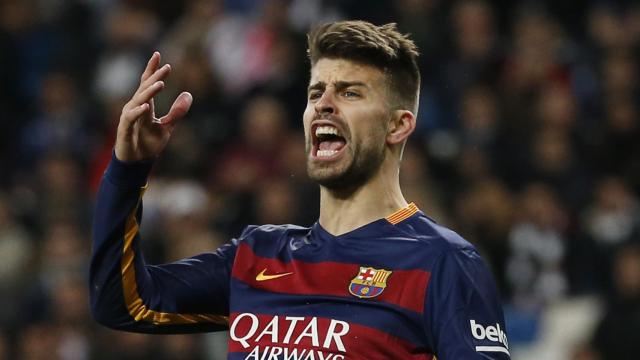 Piqué durante el partido contra el Real Madrid.