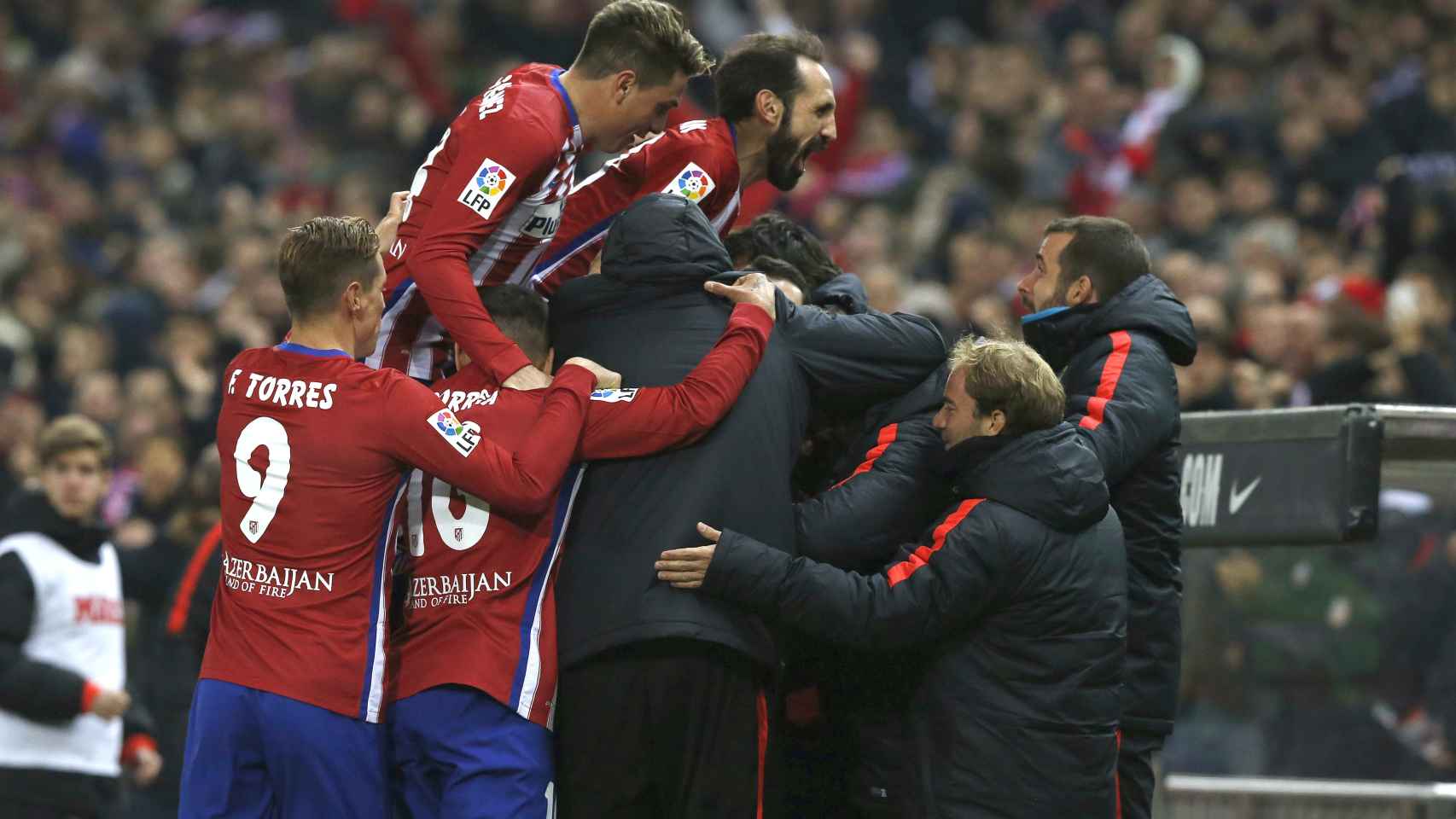 El Atlético celebra su victoria y el coliderato