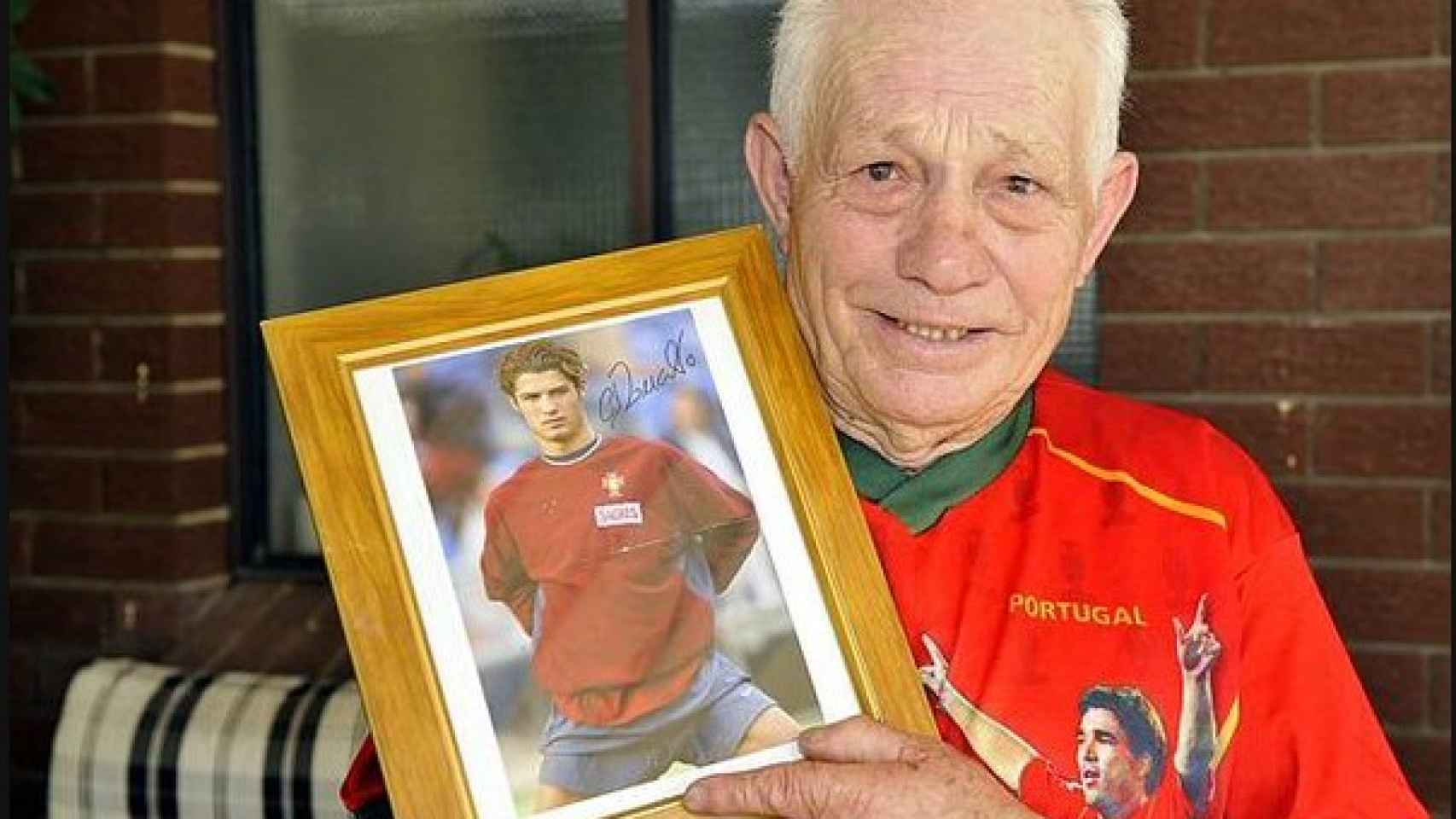 El abuelo de Cristiano Ronaldo muestra una foto de su nieto