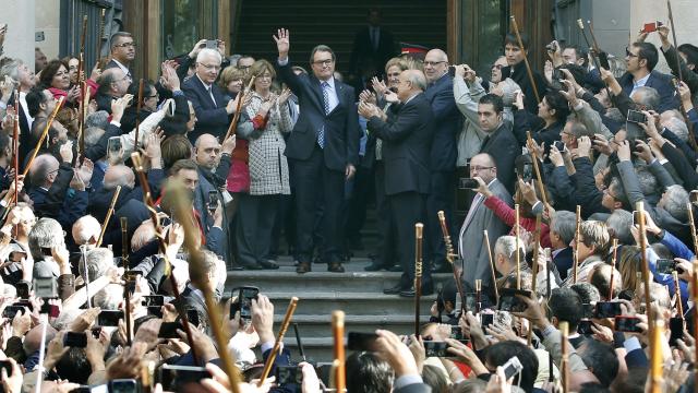 Artur Mas saluda antes de declarar como imputado por la consulta del 9N