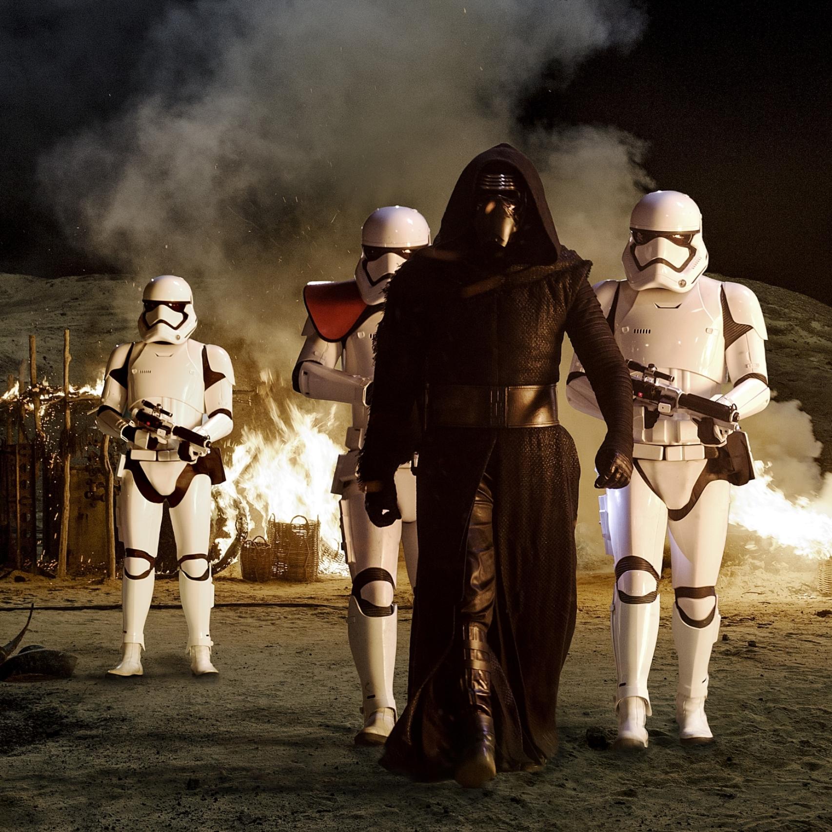 Kylo Ren, con los stormtroopers de La Primera Orden