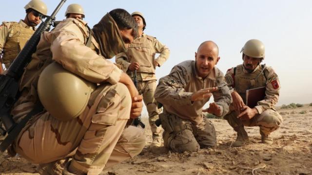 Efectivos de la BRIPAC adiestrando al Ejército iraquí.