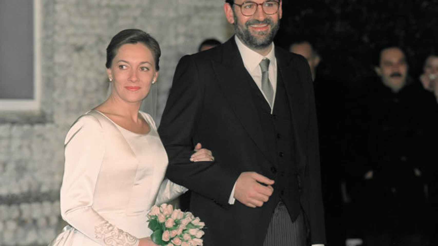 Rajoy en el 96 eligió unas gafas redondas de pasta en tono marrones