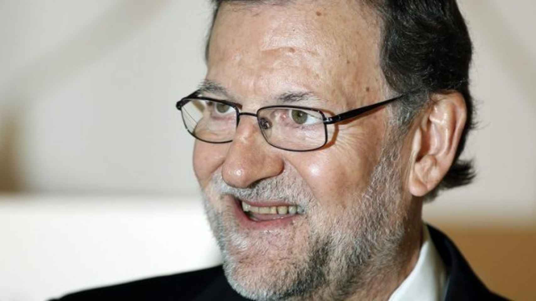Rajoy con gafas negras de metal