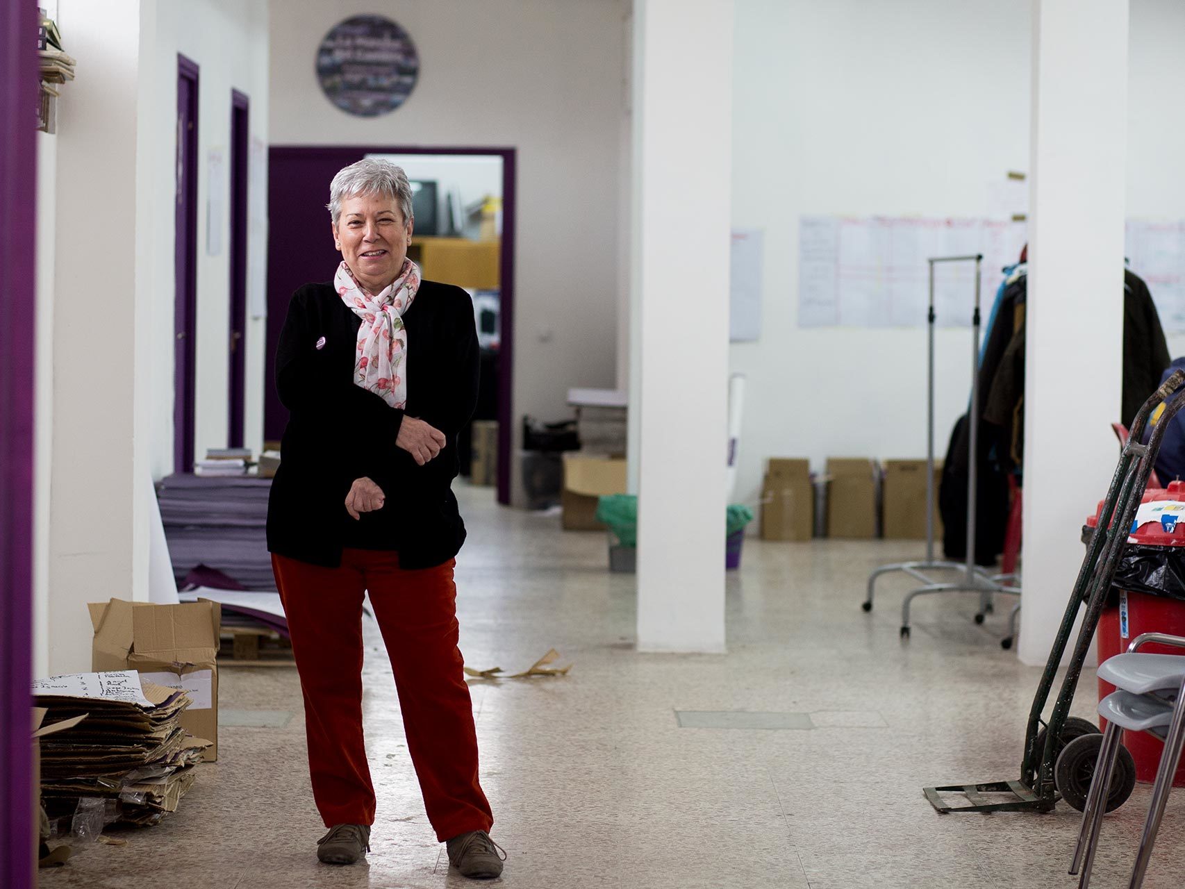 Carlota Ferrer en el local de Podemos en San Blas, Madrid.