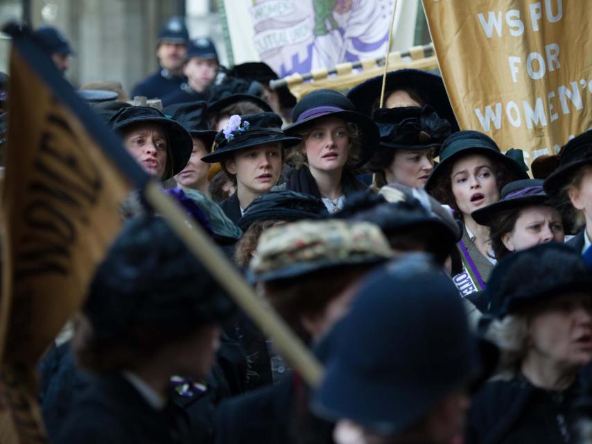 Carey Mulligan y Helena Bonham Carter, entre otras, en una escena de la película