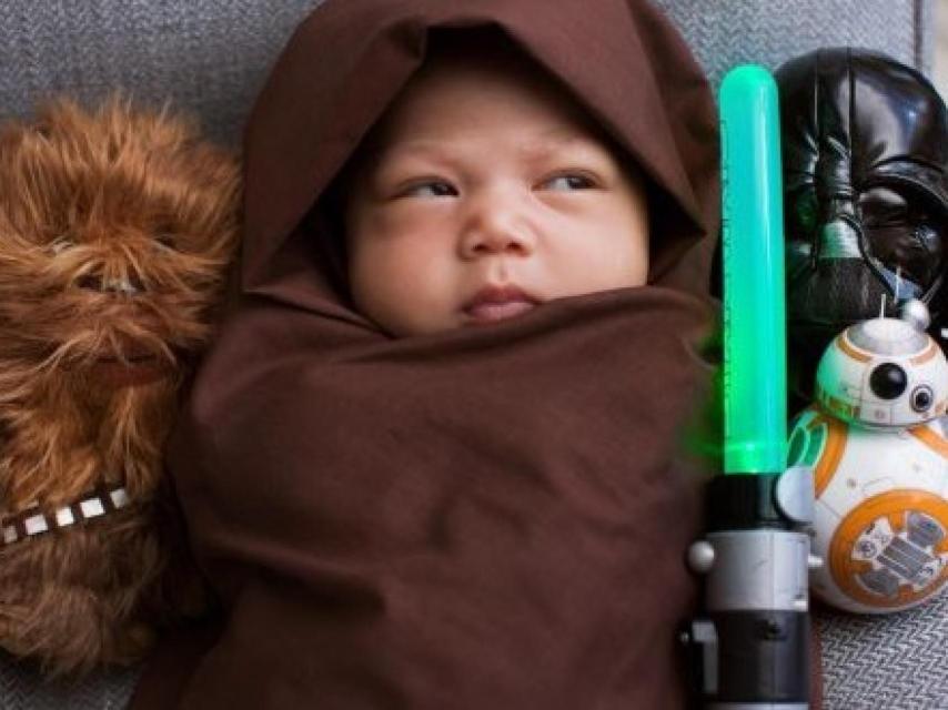 Max, la hija recién nacida de Mark Zuckenberg disfrazada de jedi