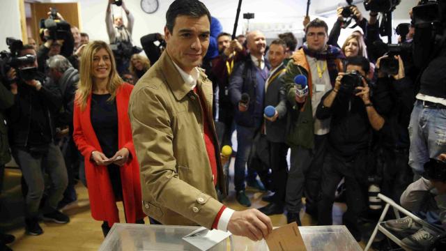 Pedro Sánchez vota en su colegio de Pozuelo de Alarcón, en una imagen de archivo