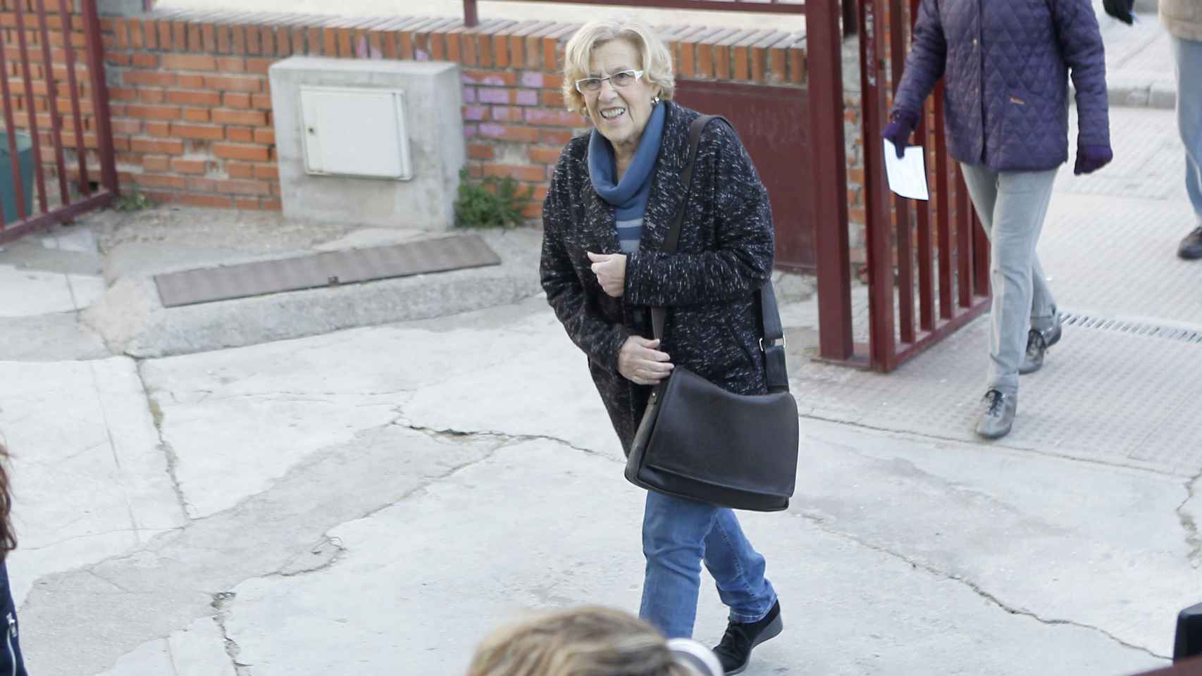 La alcaldesa de Madrid muy informal para una jornada electoral