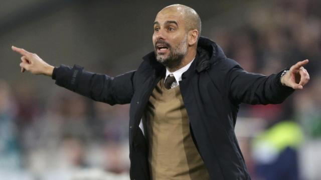 Guardiola, en el área técnica del Allian.