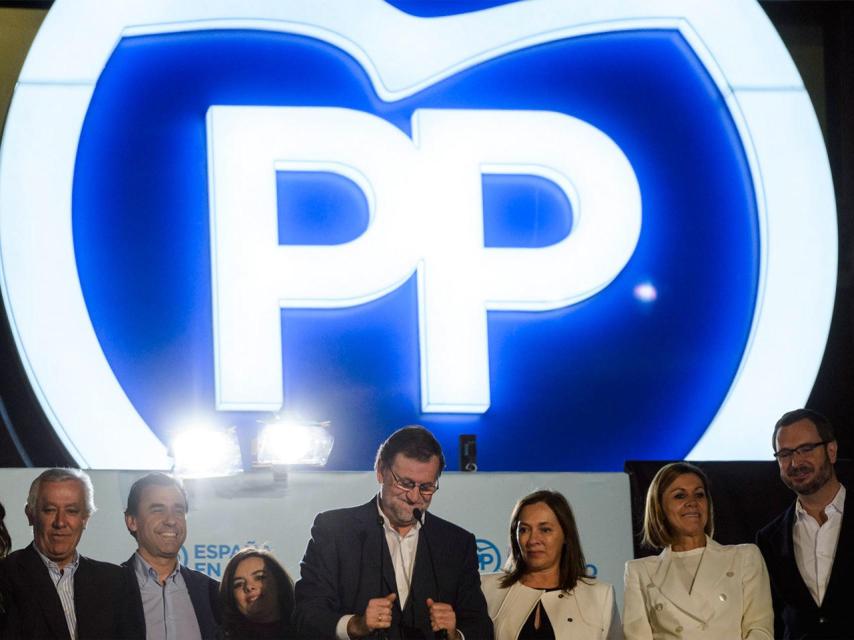 Los dirigentes del PP, en el balcón de Génova.