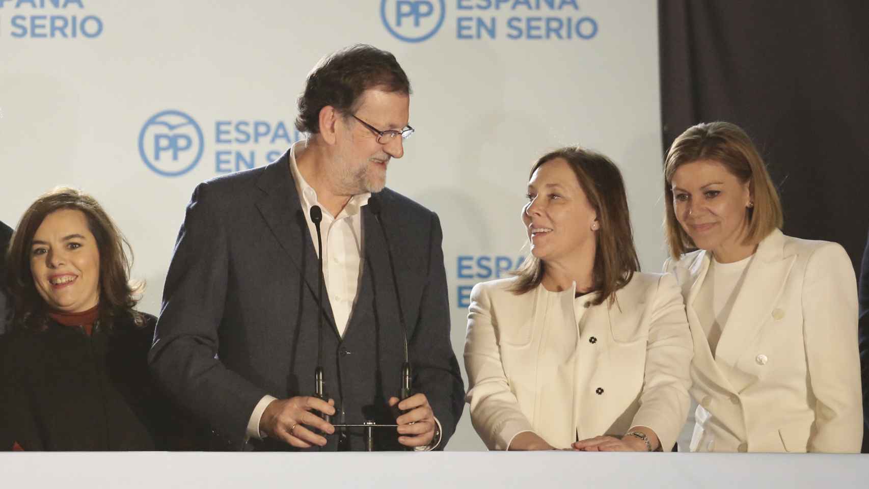 Rajoy y Elvira se han mirado embelesados varias veces