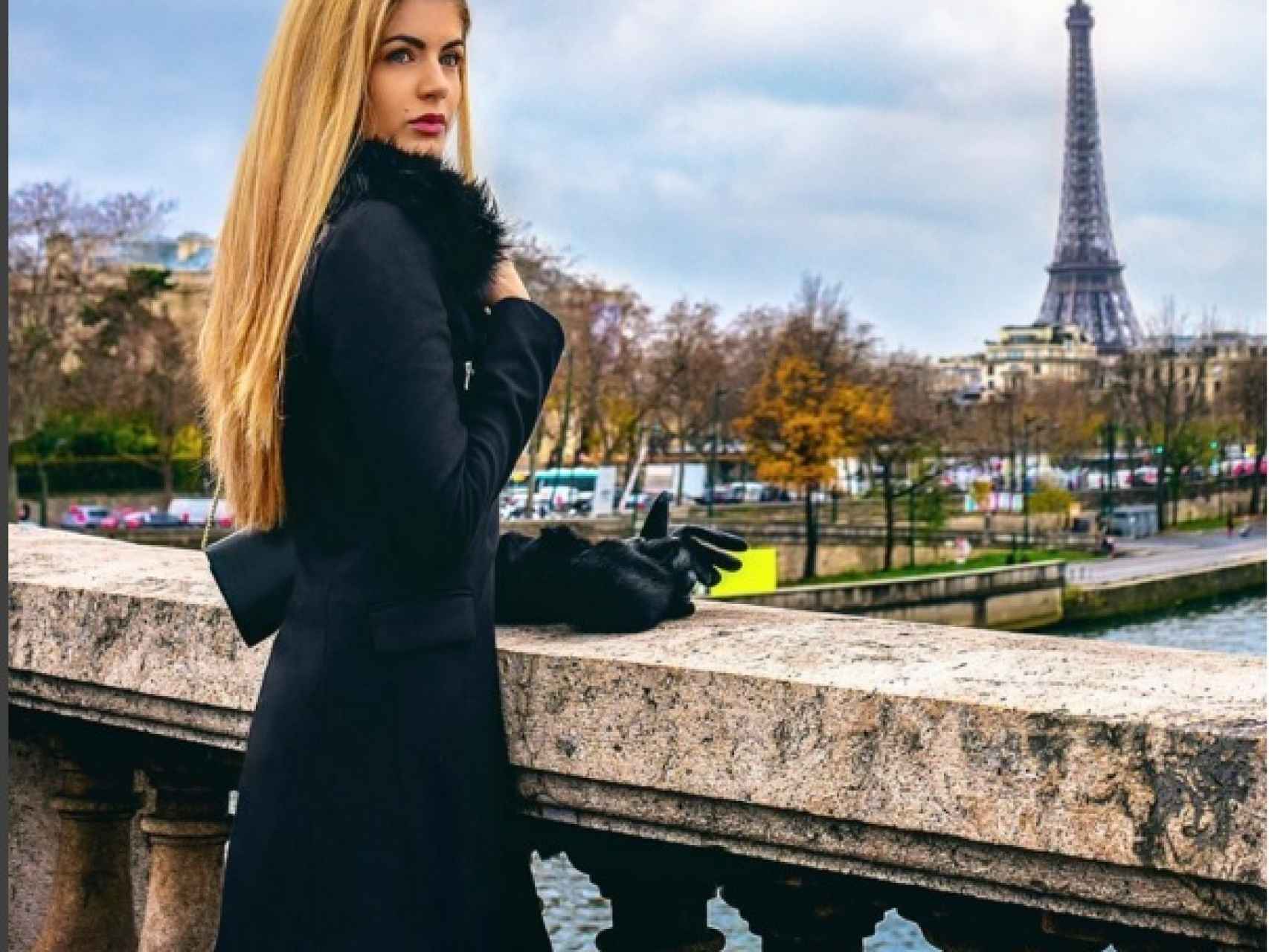 La modelo ha colgado esta imagen frente a Torre Eiffel
