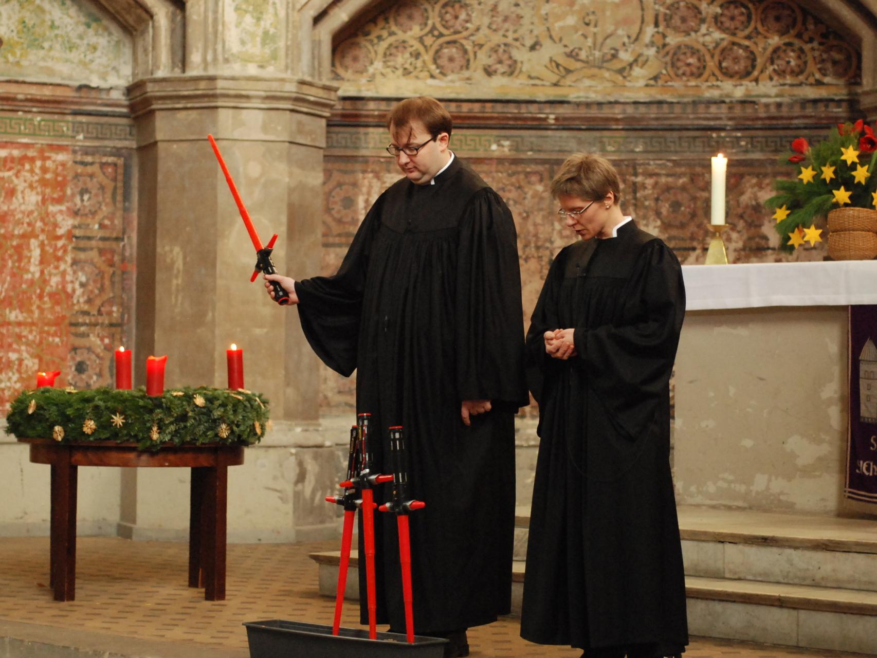 Lucas Ludewig y Ulrike Garve, al término de su misa galáctica en la Iglesia Evangélica de Sion