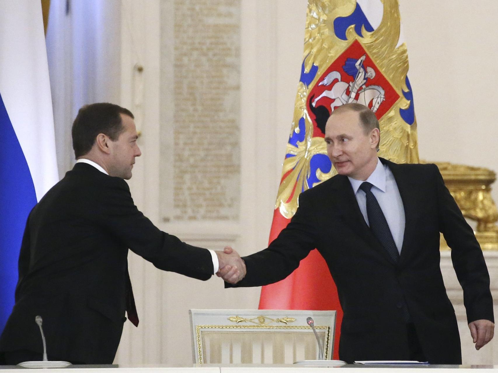 Putin saludo al primer ministro, Dimitri Medveded.
