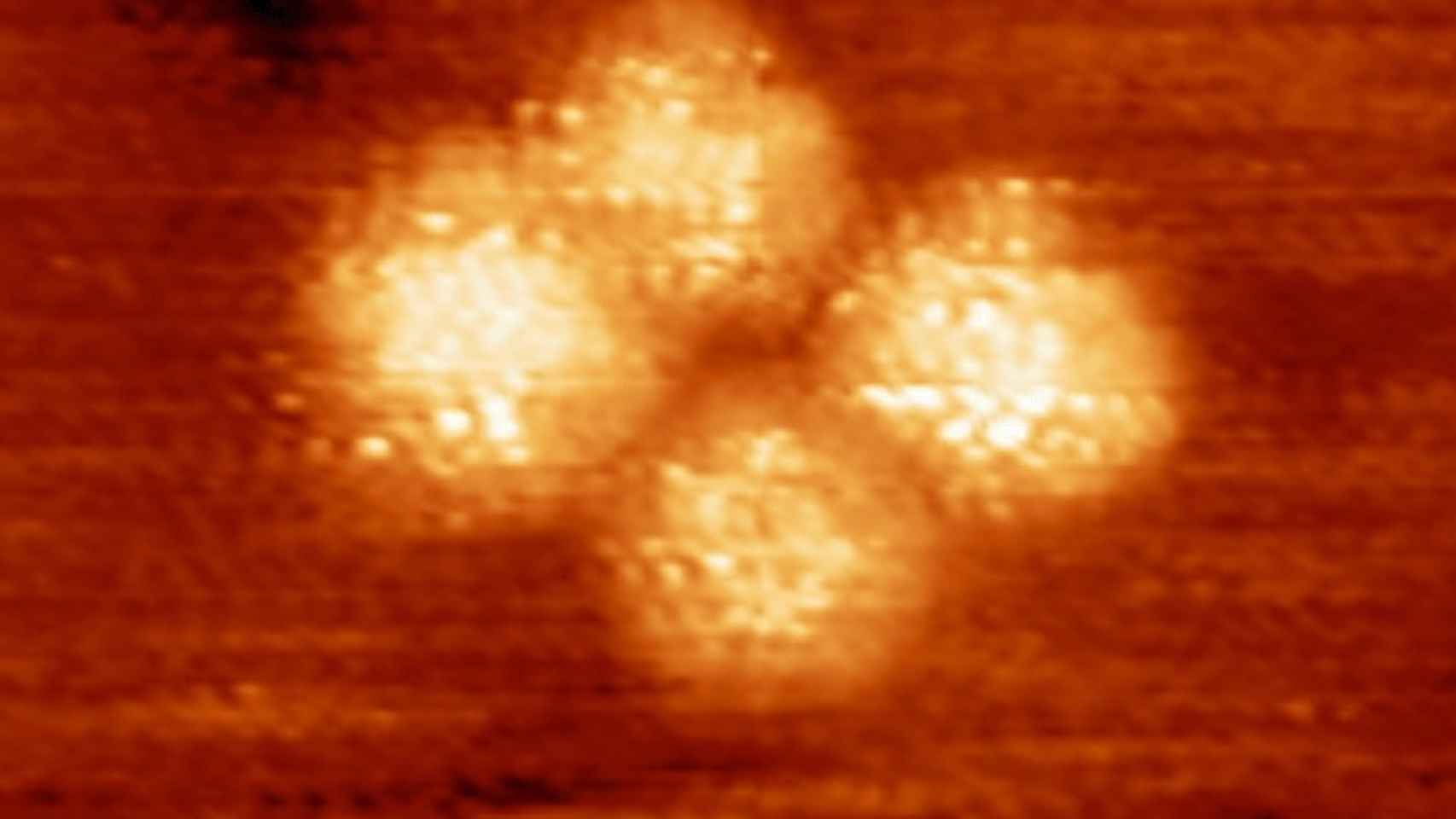 Foto real al microscopio electrónico del nanocoche de Tour.