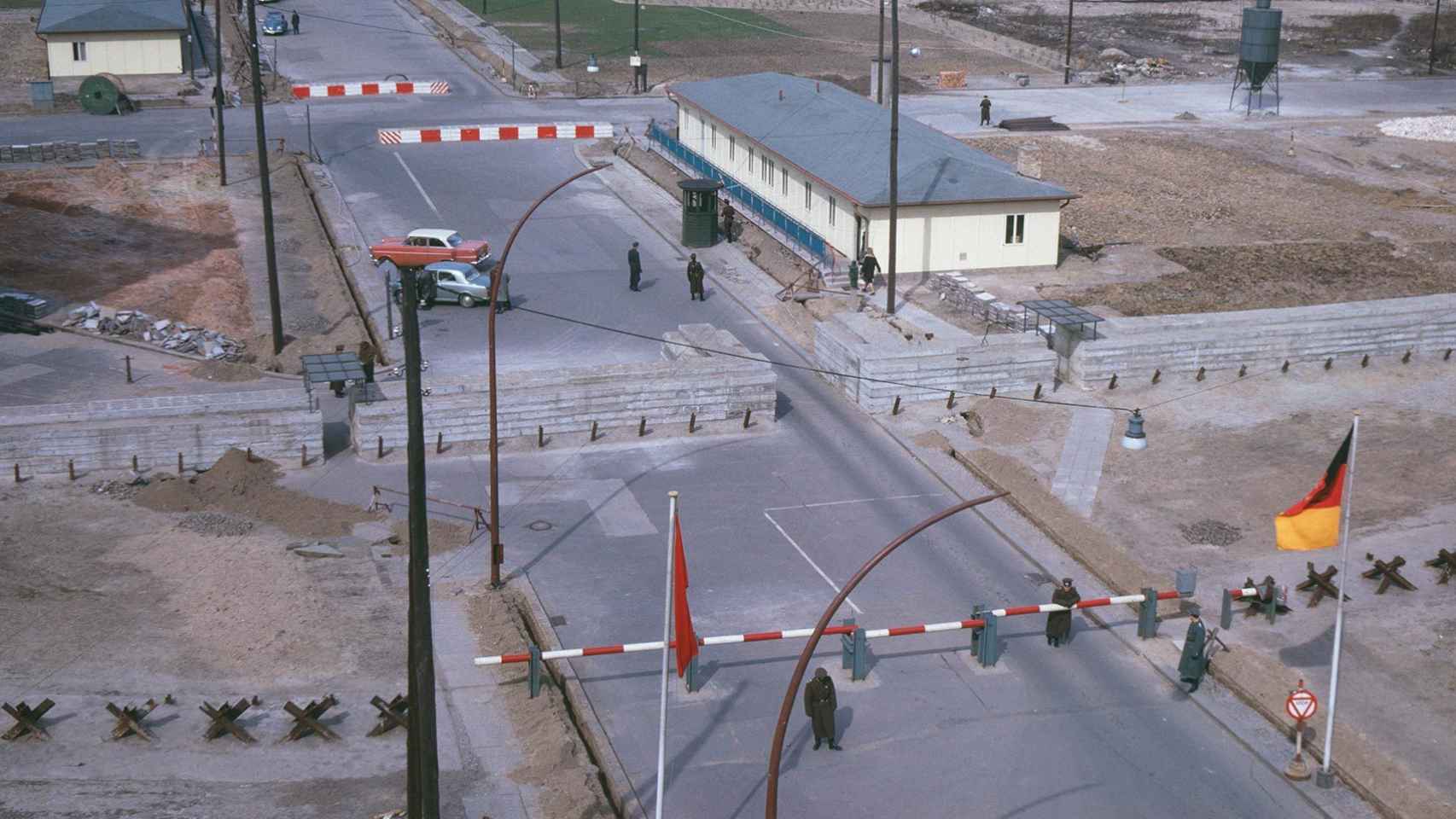 Checkpoint Charlie en Berlín, en los años sesenta.