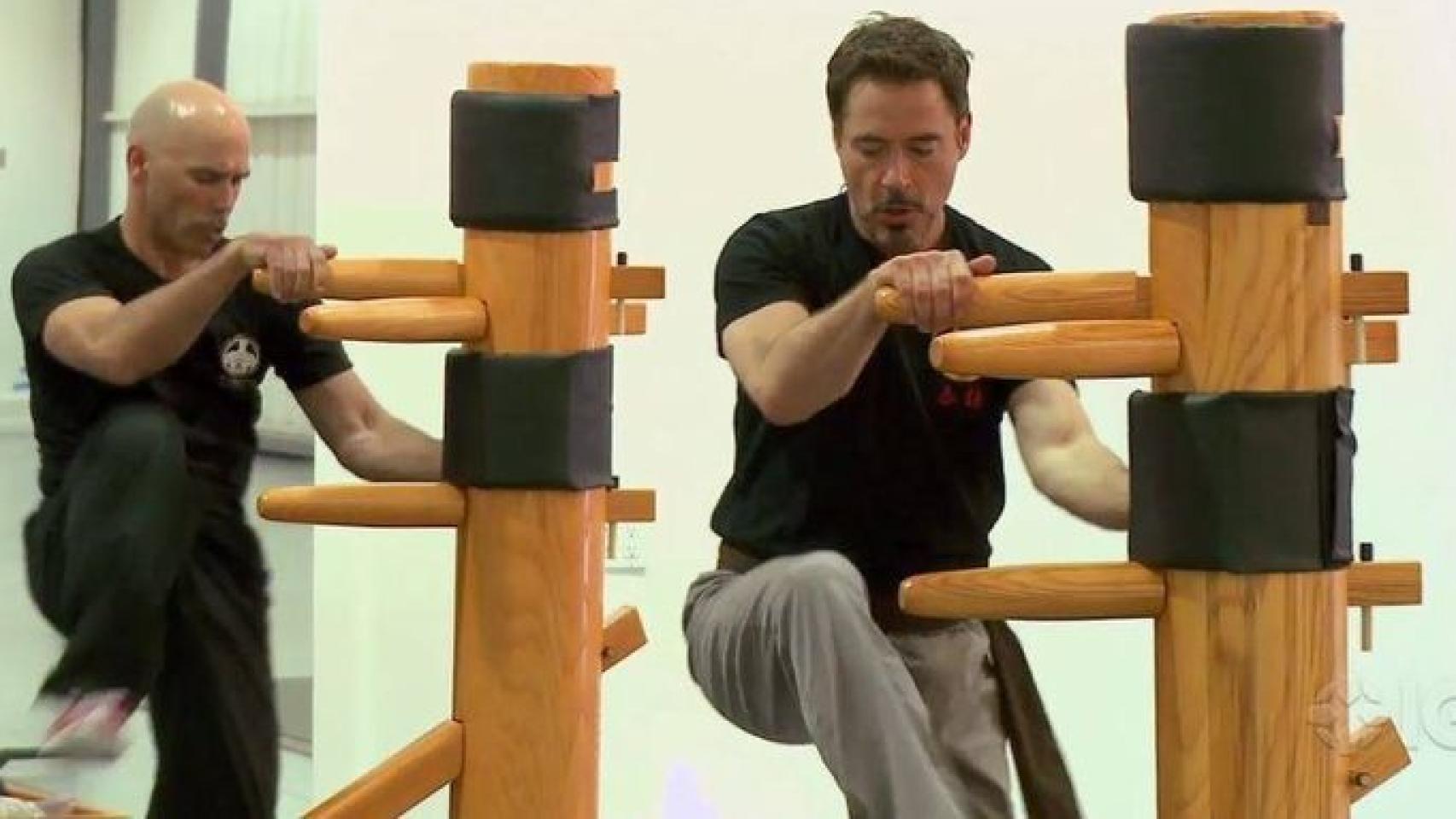 Robert Downey Jr entrena Wing Chun con su profesor de artes marciales chinas