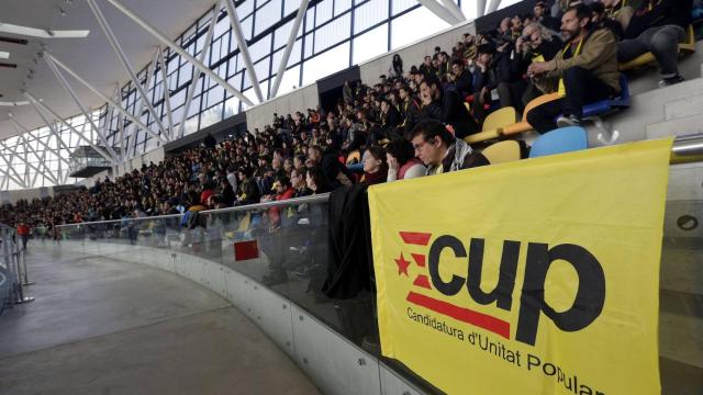 La asamblea de la CUP en la pista de atletismo de Sabadell.