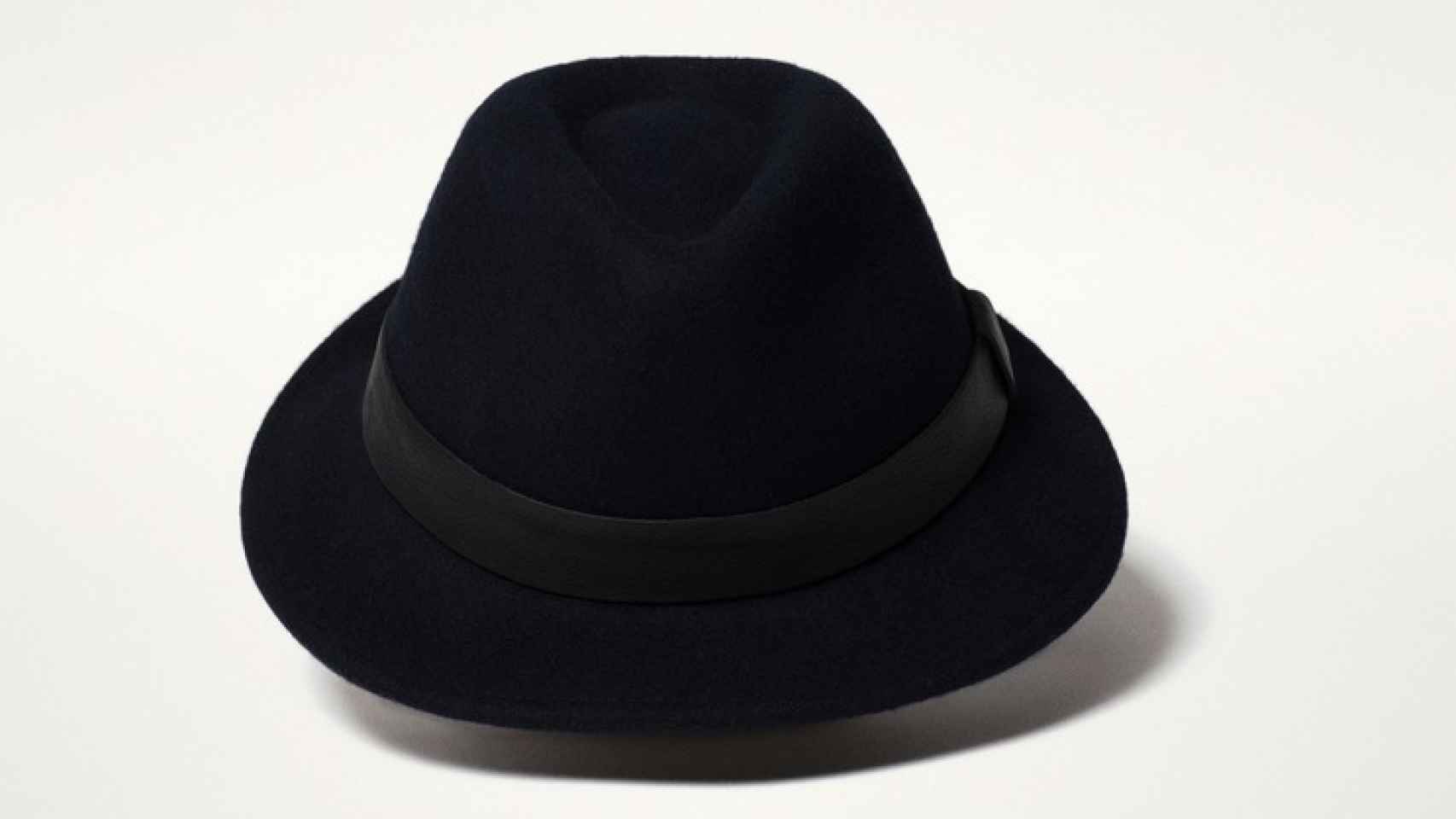 Sombrero azul marino, Massimo Dutti.