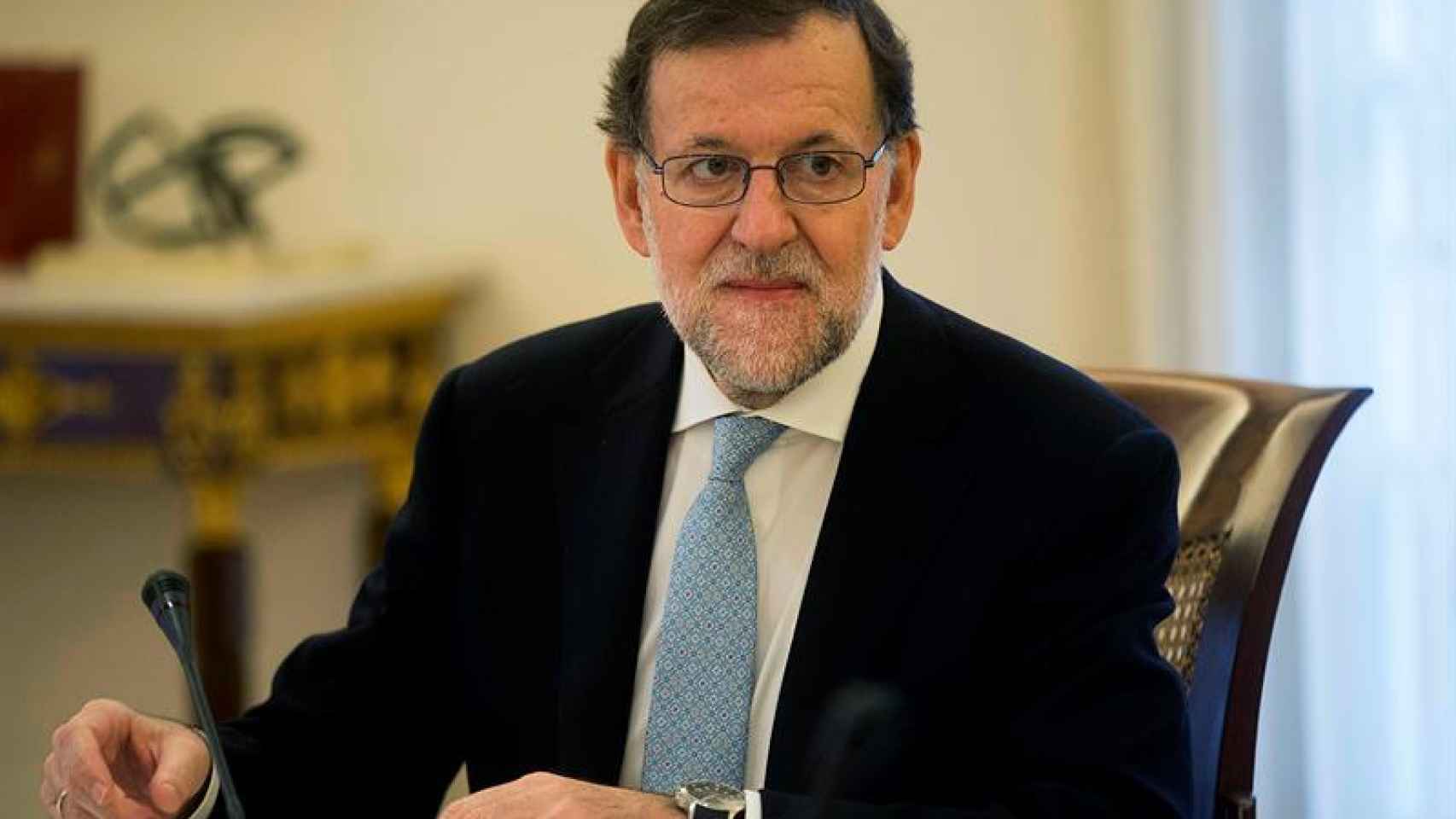 Rajoy al comienzo del último Consejo de Ministros de 2015 llevaba la corbata recta