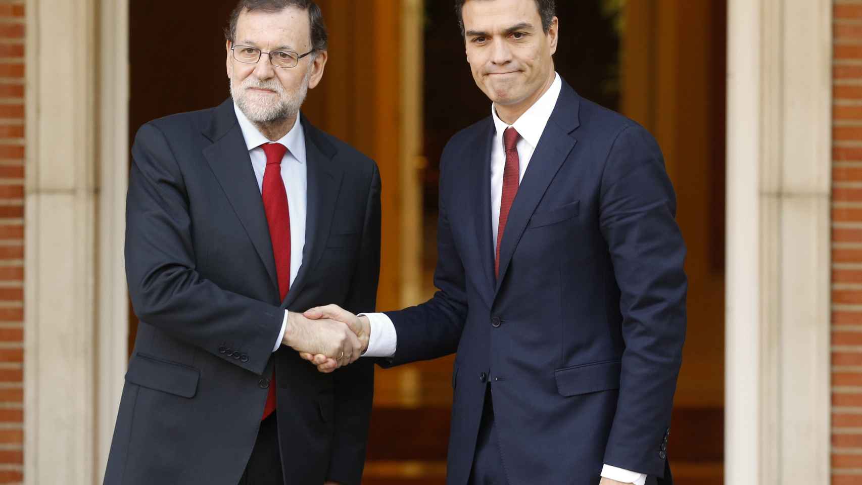 Rajoy y Sánchez en la última reunión en Moncloa.