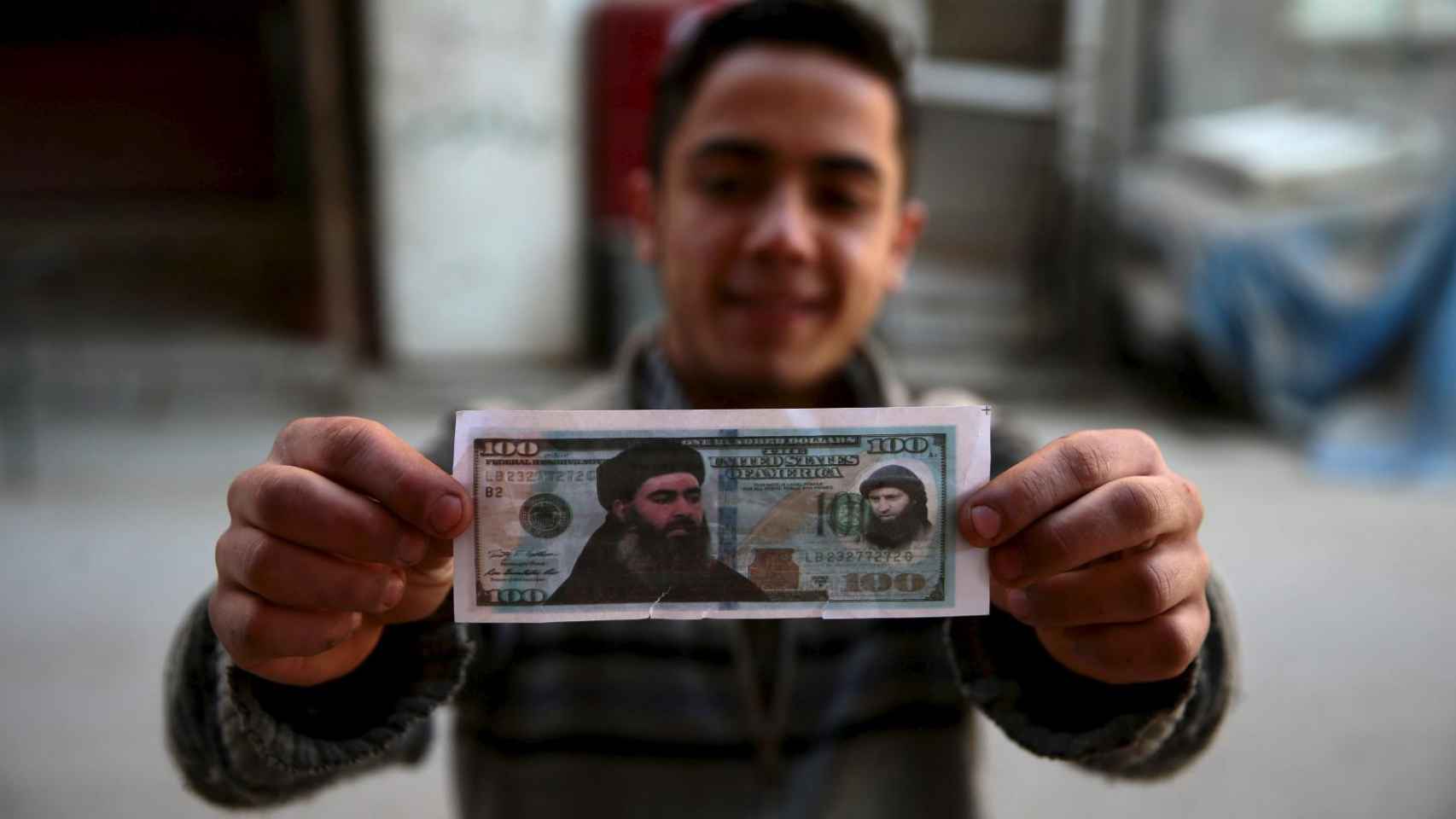 Al Bagdadi protagoniza un billete falso de los lanzados por el Ejército sirio desde el aire.