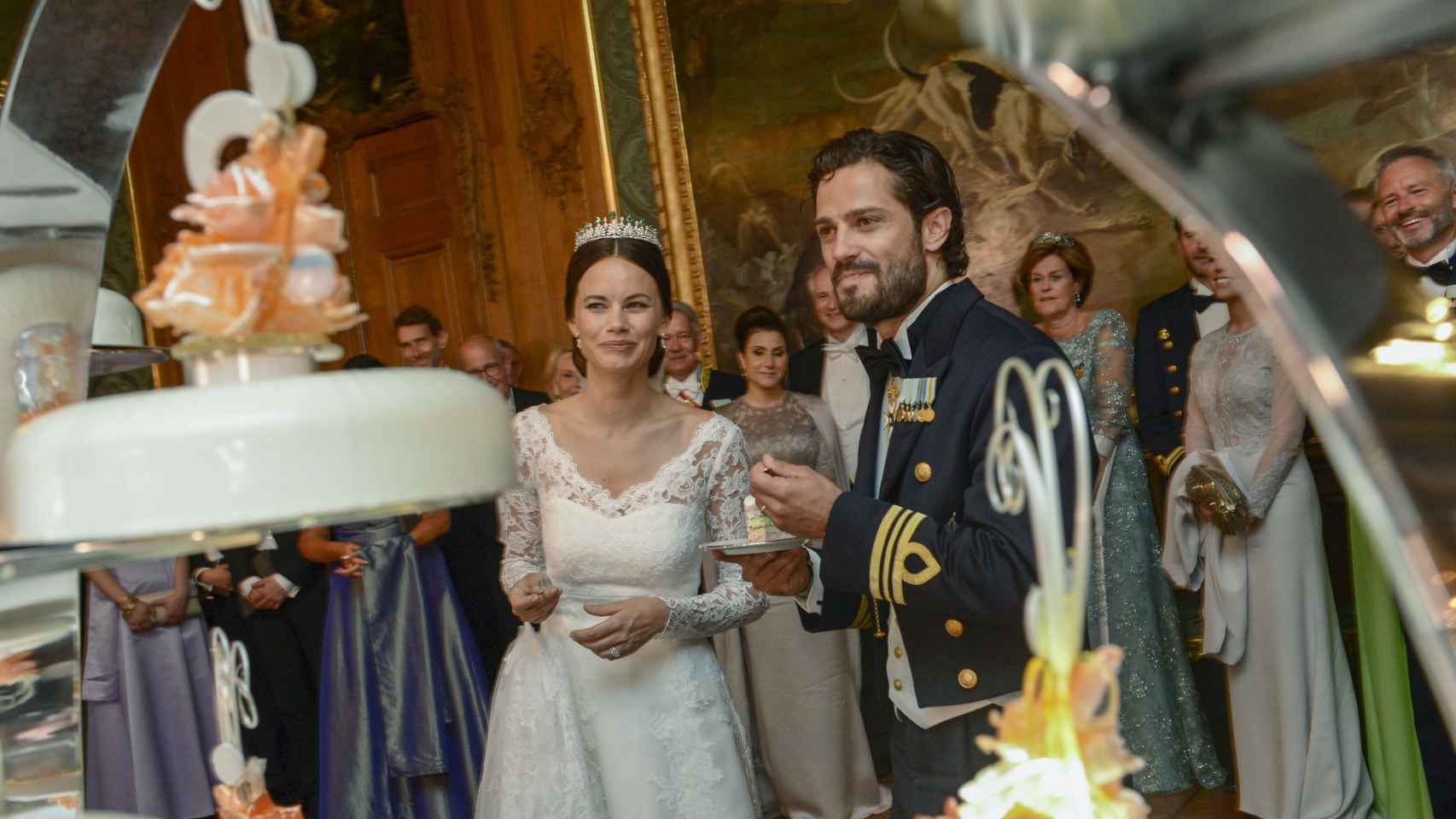 Imagen de los recién casados Carlos Felipe y la ex concursante de realities Sofía Hellqvist