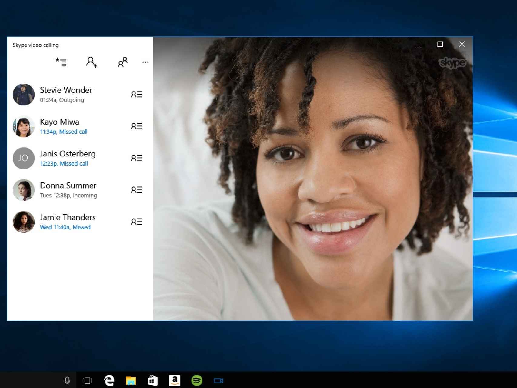 Imagen del escritorio de Windows 10 con una videollamada.