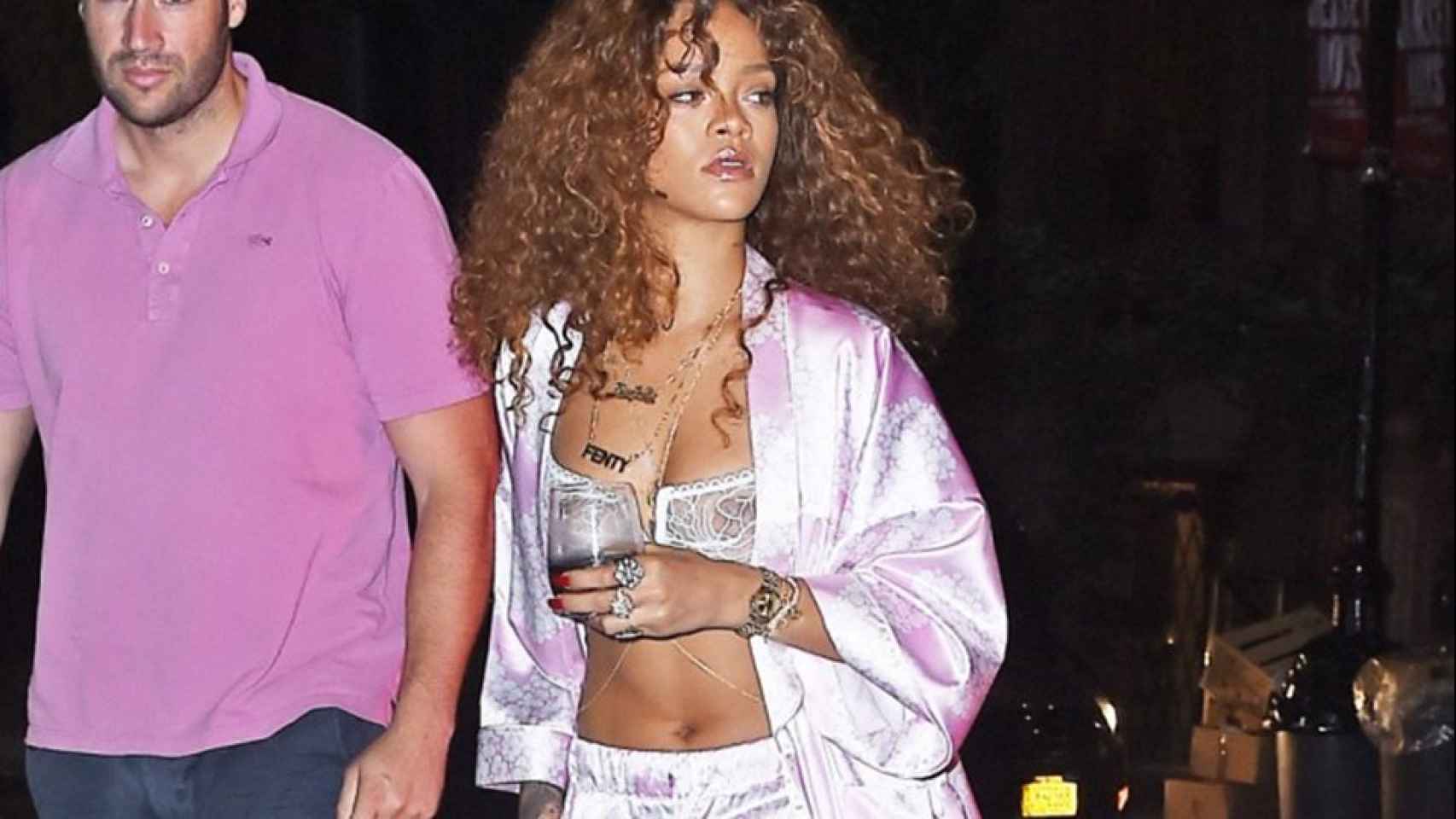 Rihanna, al trabajo en pijama