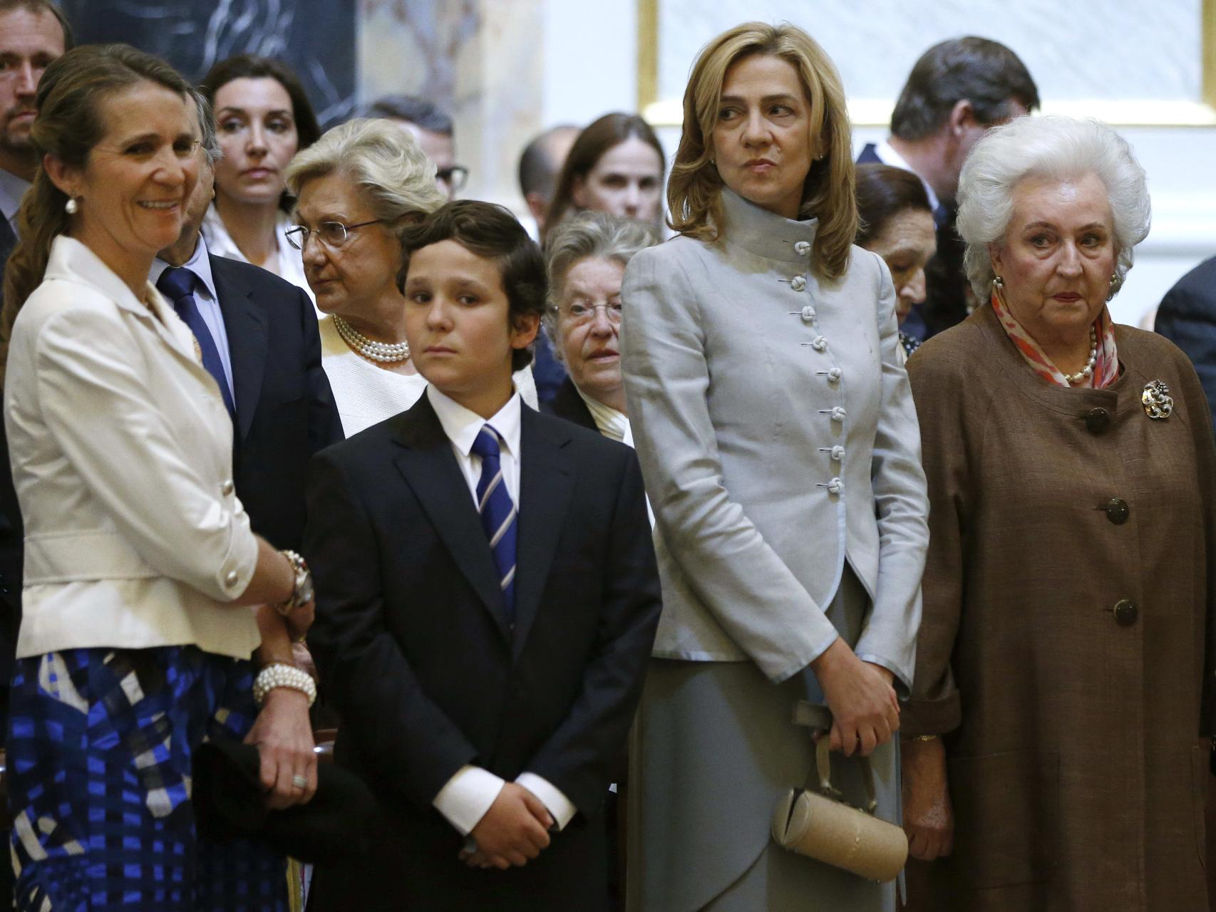 La infanta Cristina de Borbón, Pilar de Borbón y Elena de Borbón con su hijo Juan Froilán Marichalar durante el acto por el centenario del nacimiento de Don Juan de Borbón.