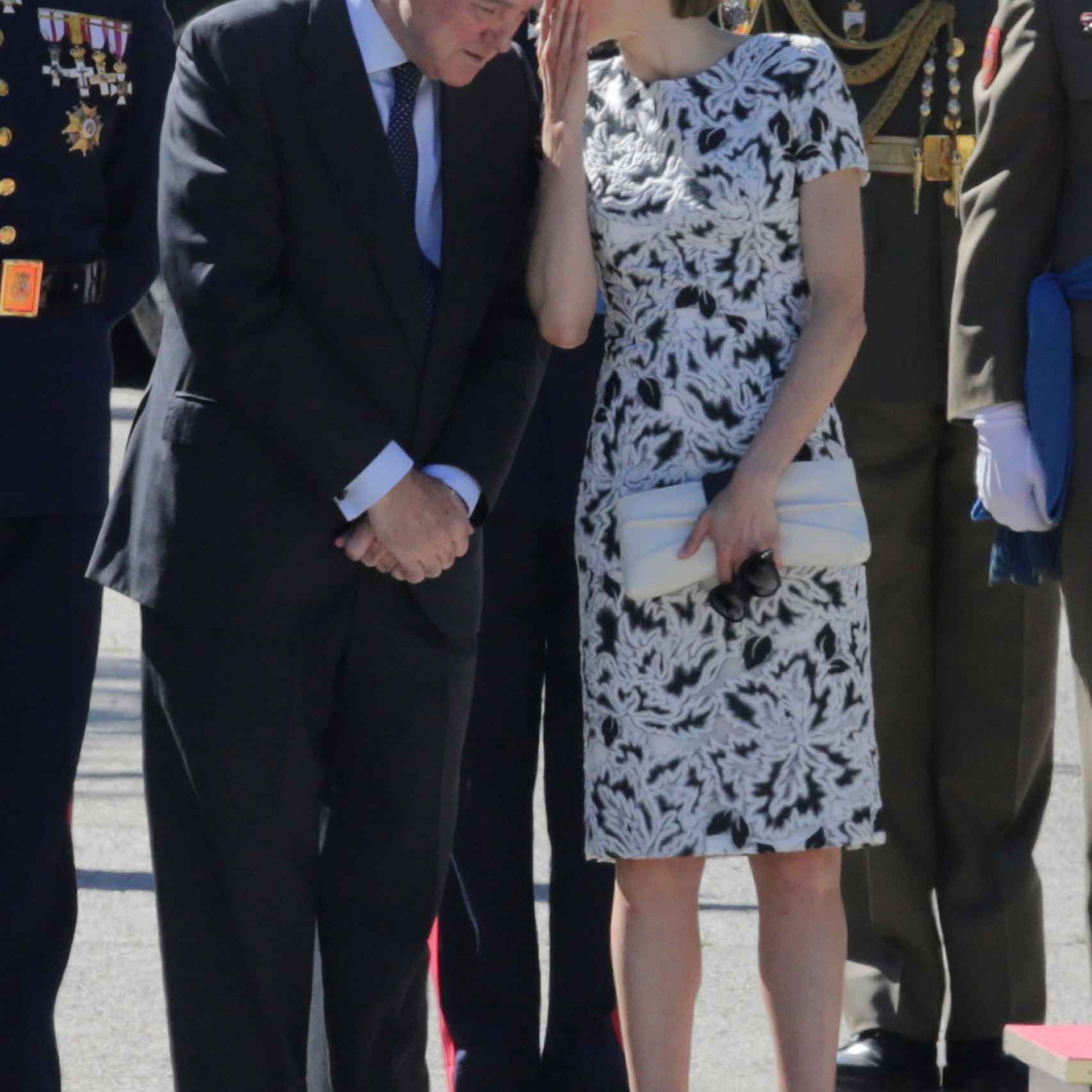 La reina  y Jaime Alfonsín en la jura de bandera de los nuevos Guardias Reales en  2015.