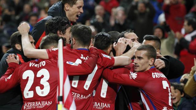 El Atlético celebra el gol de Thomas