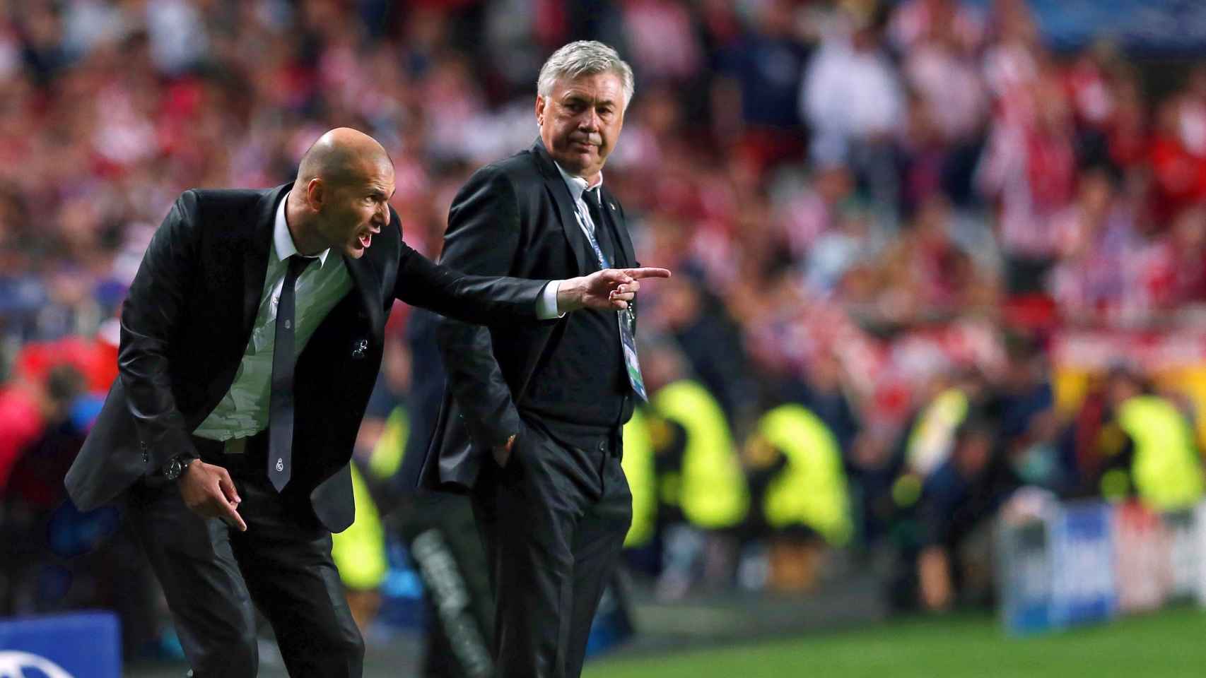 Zidane, junto a Ancelotti en la temporada 2013-2014.