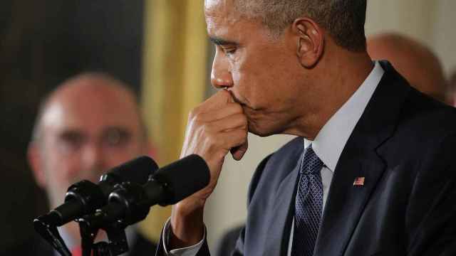 Obama, compungido, habla ante familiares de víctimas de tiroteos.