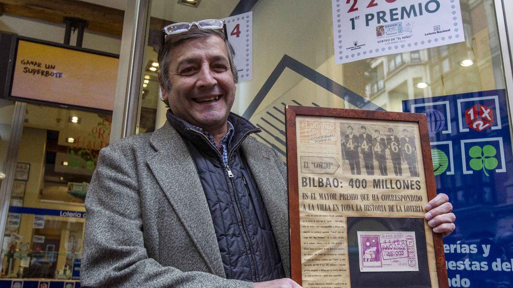 El titular de la administración número 25 de Bilbao Lotería los 400 millones, Iñigo Gómez Barrengoa.