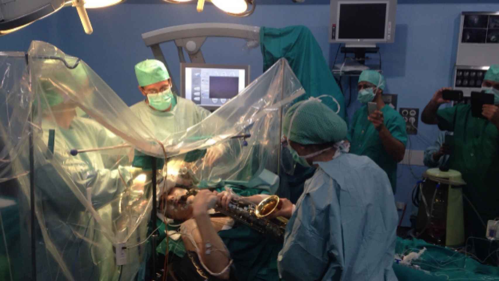 Imagen de Carlos Aguilera durante la operación.