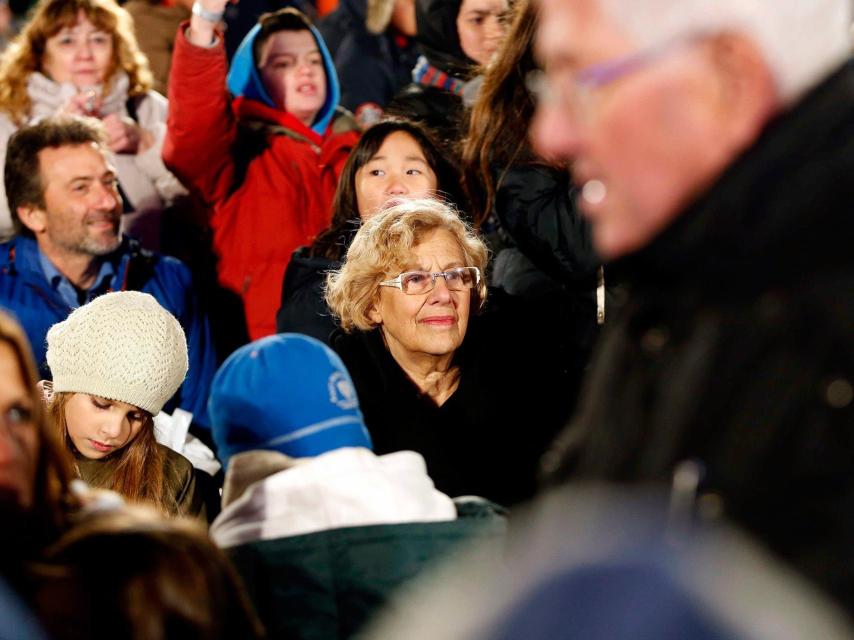 Carmena sigue la cabalgata de Reyes.